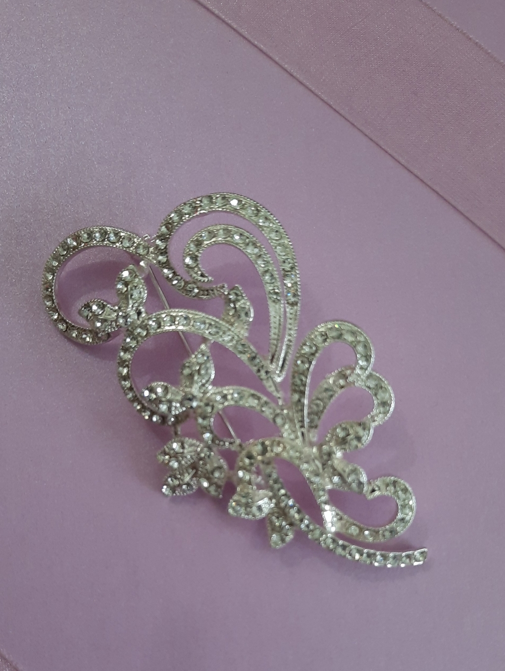 Sparkling Silver-tone Crystal Floral Filigree Brooch